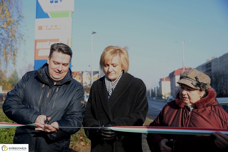 Járdaszakasz átadás a Kert utcán