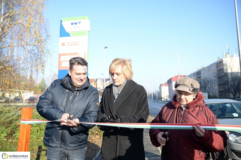 Járdaszakasz átadás a Kert utcán