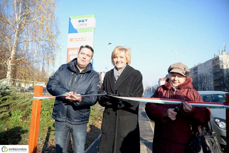 Járdaszakasz átadás a Kert utcán