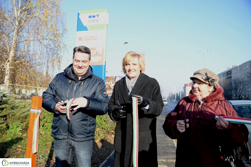 Járdaszakasz átadás a Kert utcán