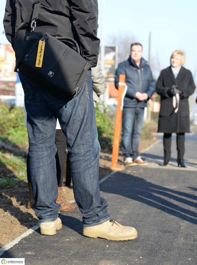 Járdaszakasz átadás a Kert utcán