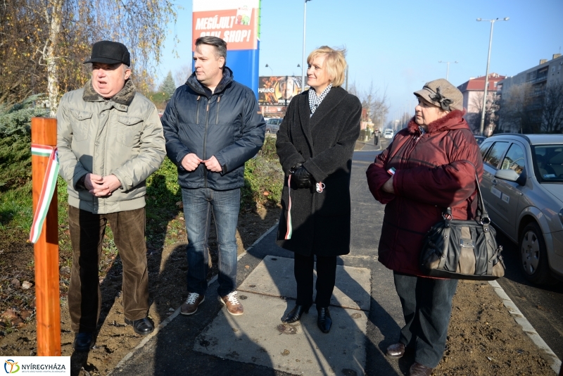 Járdaszakasz átadás a Kert utcán