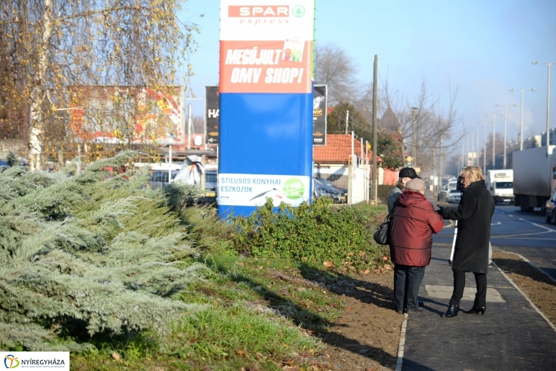 Járdaszakasz átadás a Kert utcán