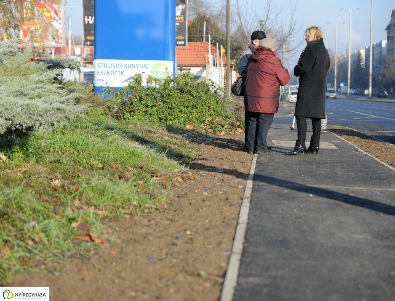 Járdaszakasz átadás a Kert utcán