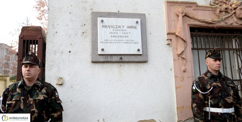 Reviczky emléktábla koszorúzás