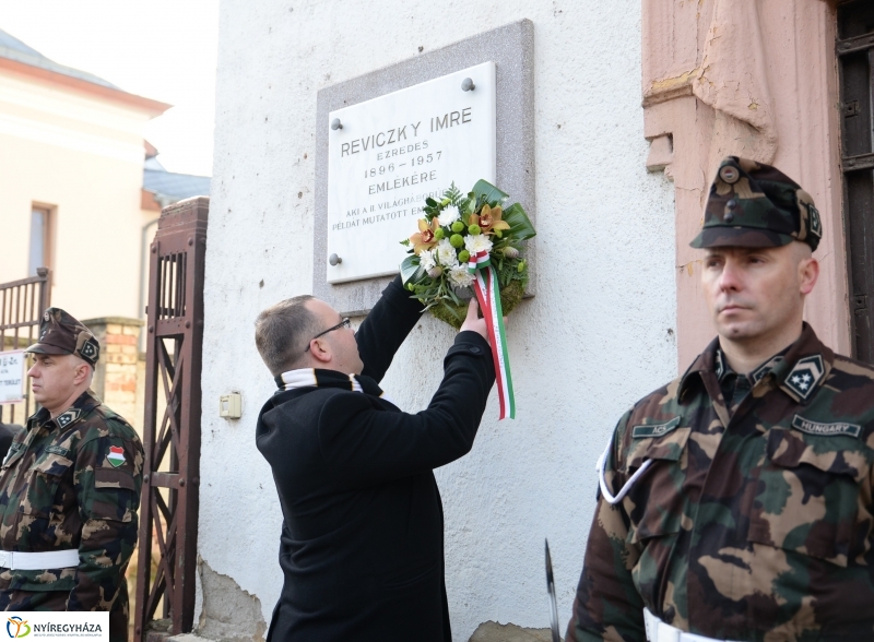 Reviczky emléktábla koszorúzás