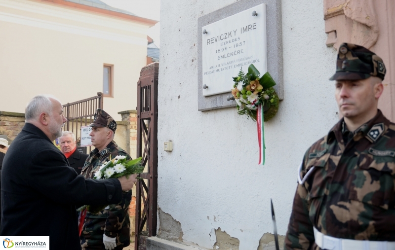Reviczky emléktábla koszorúzás