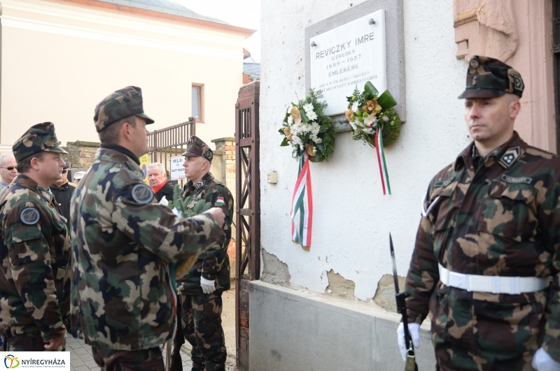 Reviczky emléktábla koszorúzás