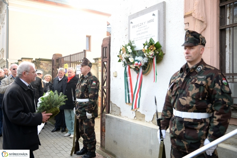 Reviczky emléktábla koszorúzás