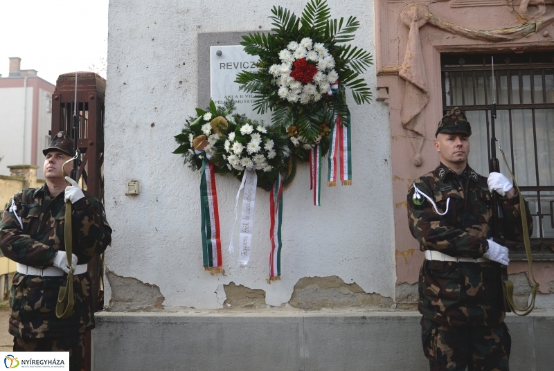 Reviczky emléktábla koszorúzás