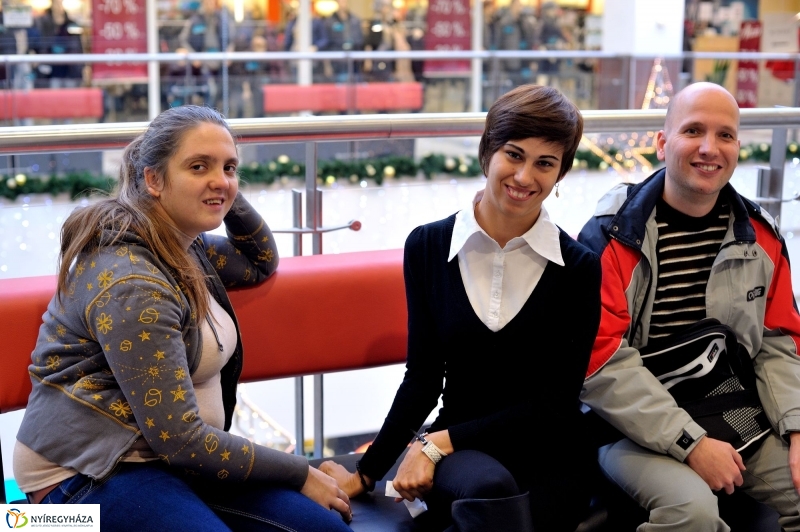 Jótékonysági falinaptár bemutatója