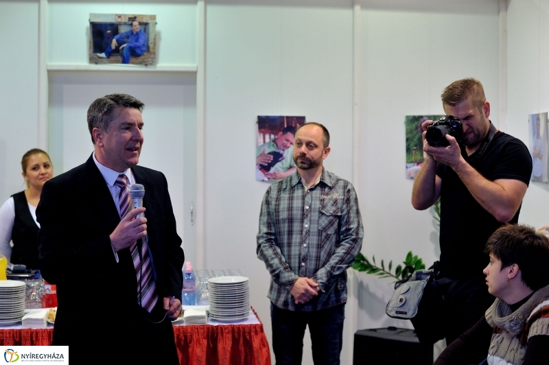 Jótékonysági falinaptár bemutatója