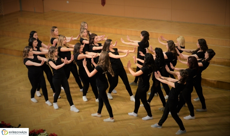 Szalagavató gálaműsor a Sipkayban