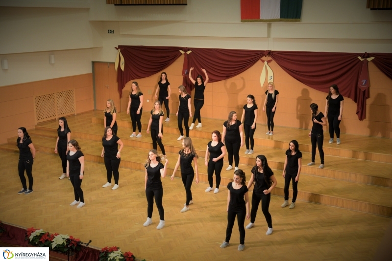 Szalagavató gálaműsor a Sipkayban