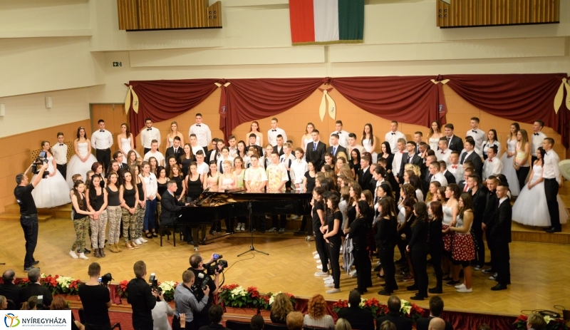 Szalagavató gálaműsor a Sipkayban