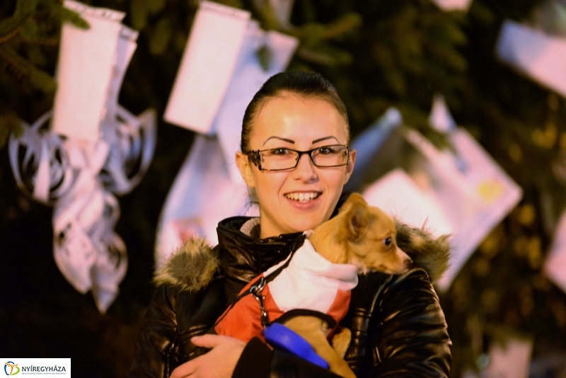 Adventi gyertyagyújtás a Kossuth téren