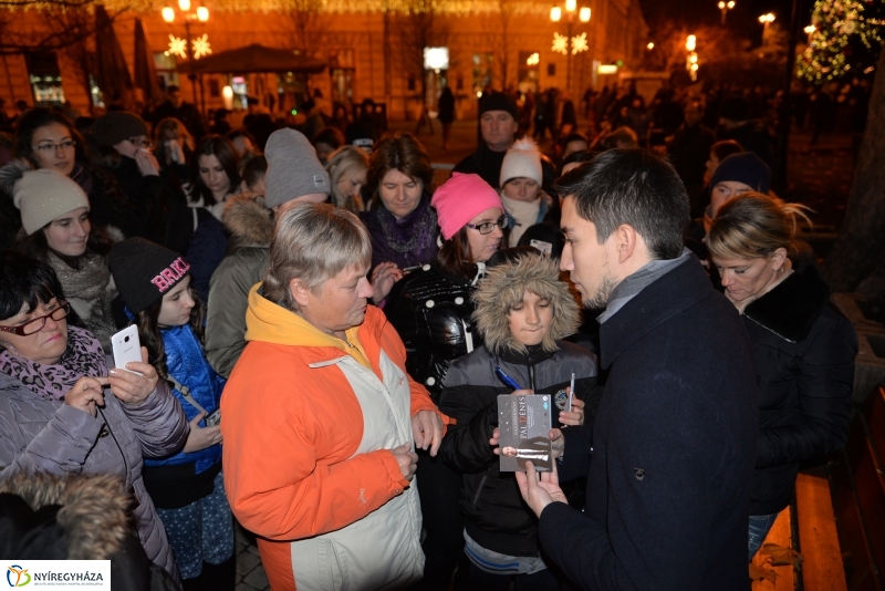 Adventi gyertyagyújtás a Kossuth téren