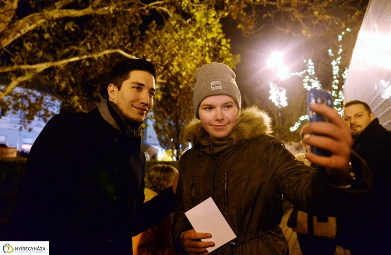 Adventi gyertyagyújtás a Kossuth téren