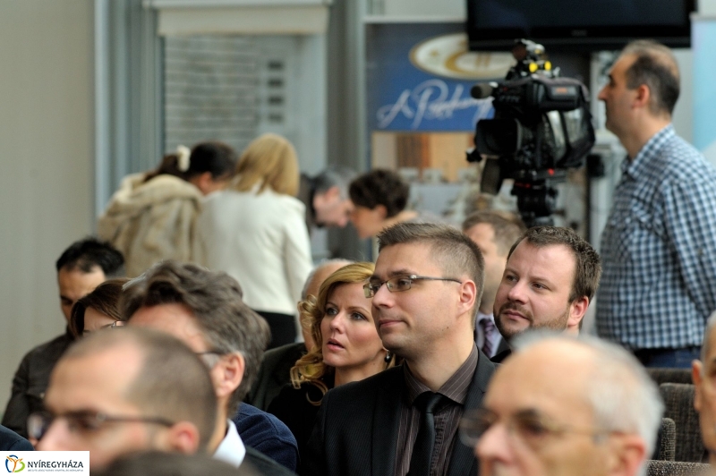 Migrációs válság és átalakuló világrend kerekasztal beszélgetés