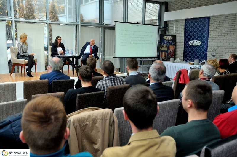 Migrációs válság és átalakuló világrend kerekasztal beszélgetés