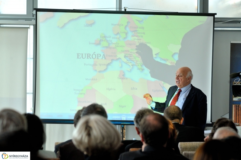 Migrációs válság és átalakuló világrend kerekasztal beszélgetés