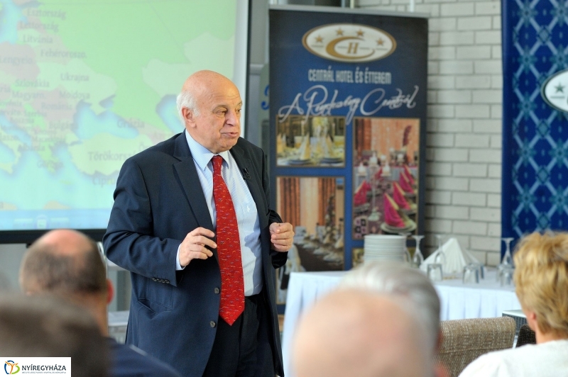 Migrációs válság és átalakuló világrend kerekasztal beszélgetés