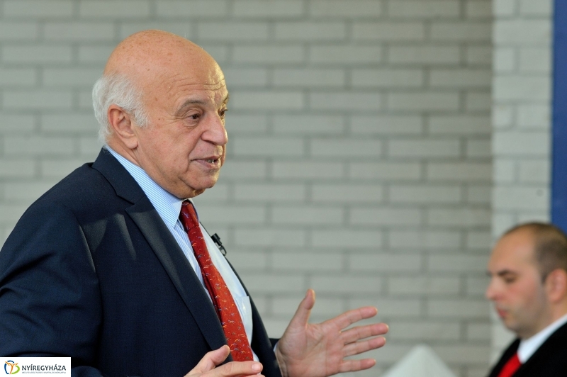 Migrációs válság és átalakuló világrend kerekasztal beszélgetés