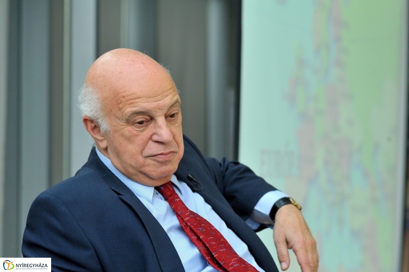 Migrációs válság és átalakuló világrend kerekasztal beszélgetés