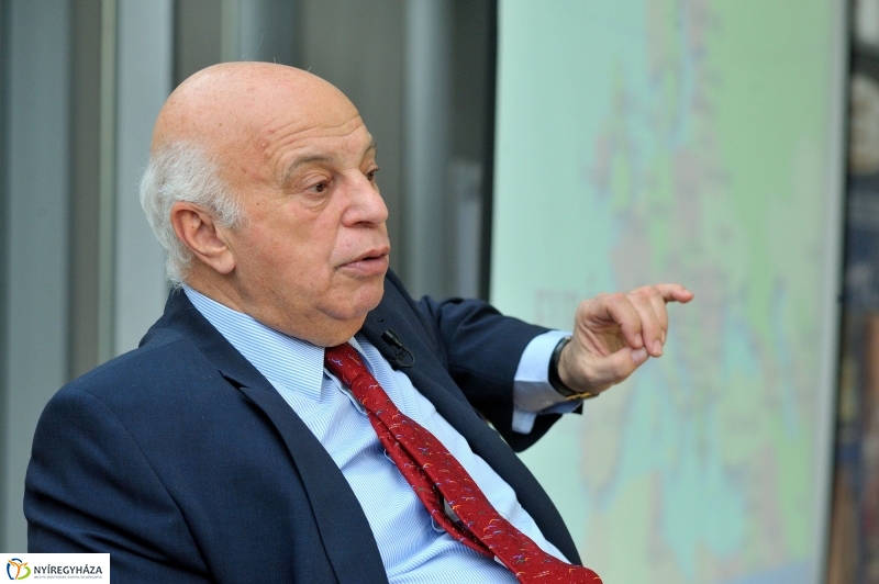 Migrációs válság és átalakuló világrend kerekasztal beszélgetés