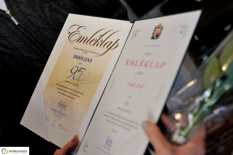 Szépkorú köszöntése - Erdős Jenő