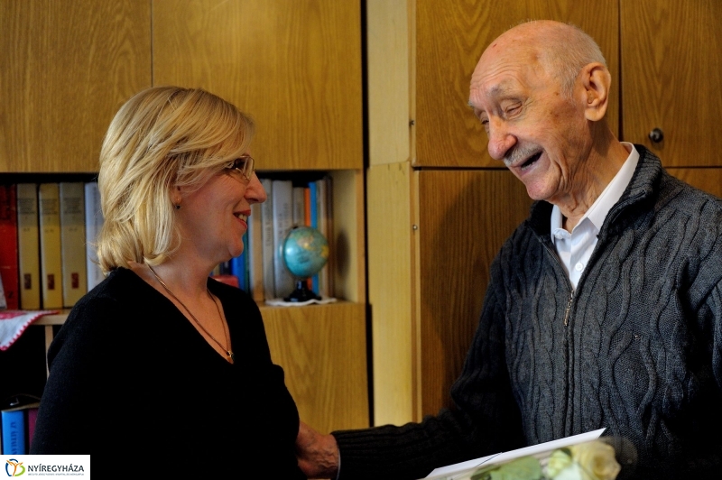 Szépkorú köszöntése - Erdős Jenő