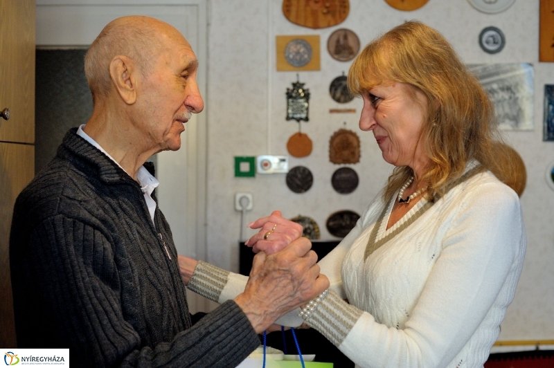 Szépkorú köszöntése - Erdős Jenő