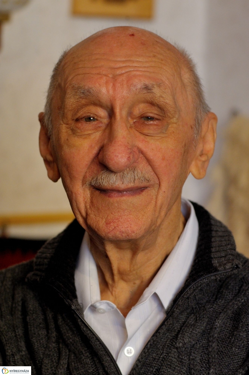 Szépkorú köszöntése - Erdős Jenő