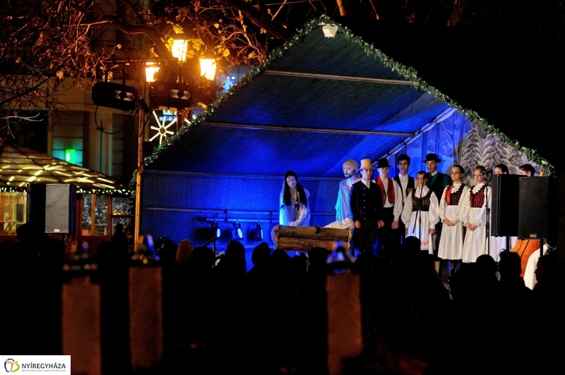 Adventi műsor a művészeti középiskolások előadásában