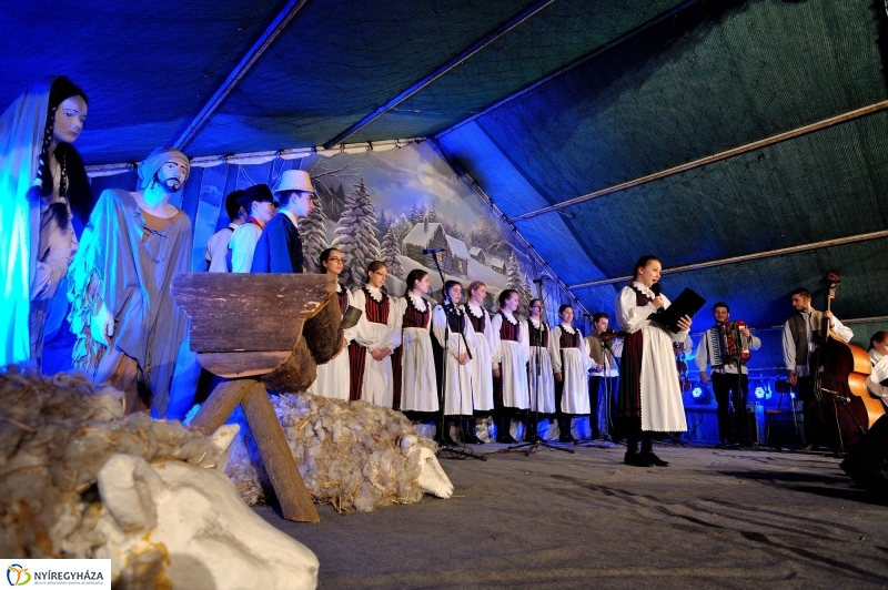 Adventi műsor a művészeti középiskolások előadásában