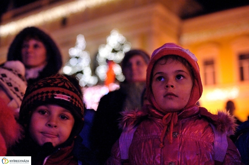 Adventi műsor a művészeti középiskolások előadásában