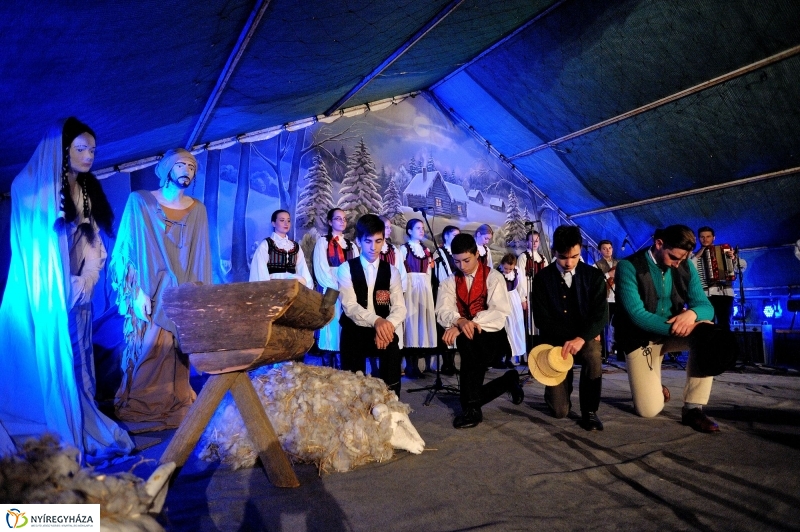 Adventi műsor a művészeti középiskolások előadásában