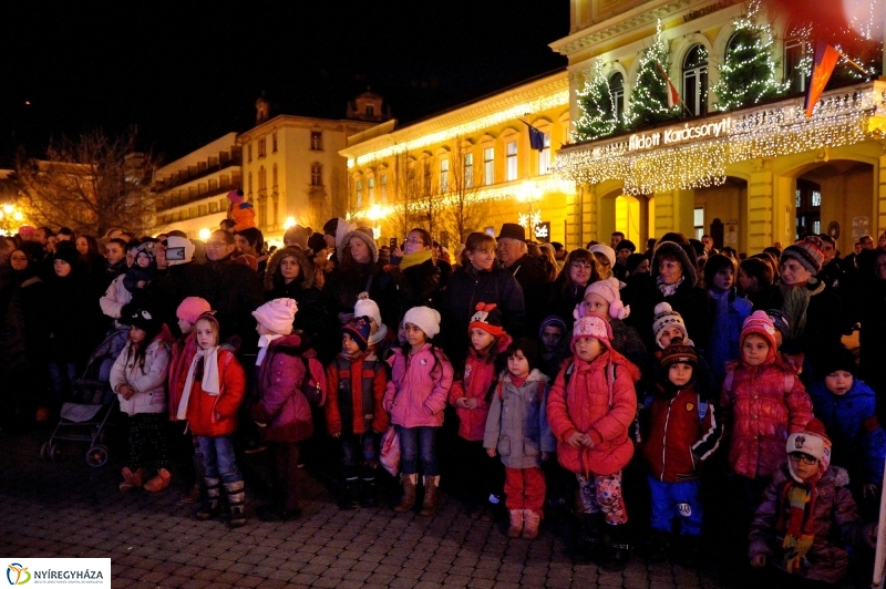 Adventi műsor a művészeti középiskolások előadásában