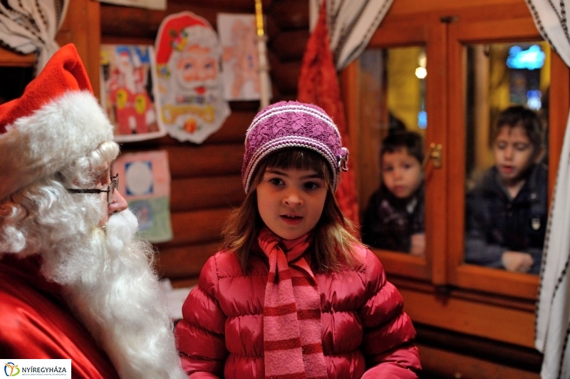 Esti séta a Karácsonyi Forgatagban