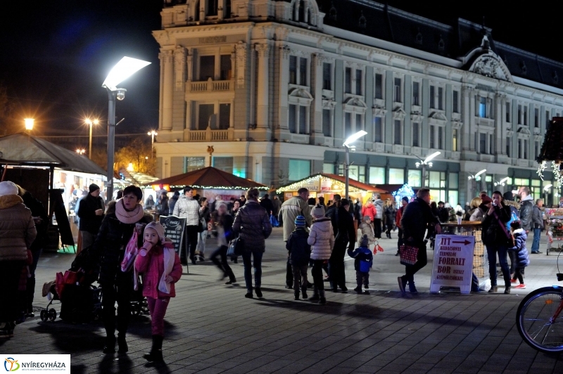 Esti séta a Karácsonyi Forgatagban