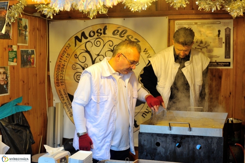 Adventi jótékonysági akciók