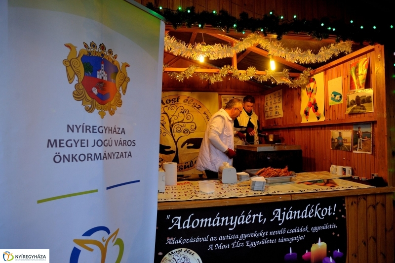 Adventi jótékonysági akciók