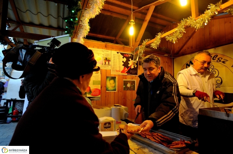 Adventi jótékonysági akciók