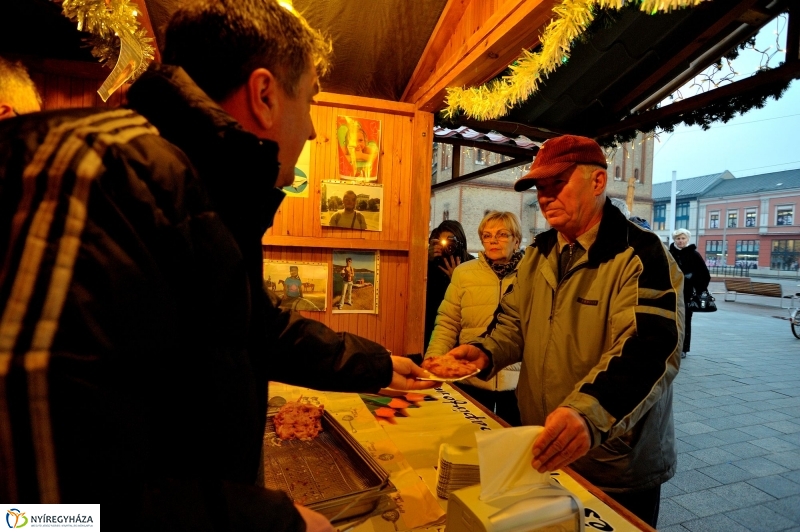 Adventi jótékonysági akciók