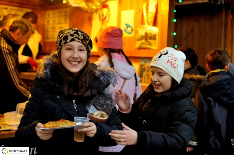 Adventi jótékonysági akciók