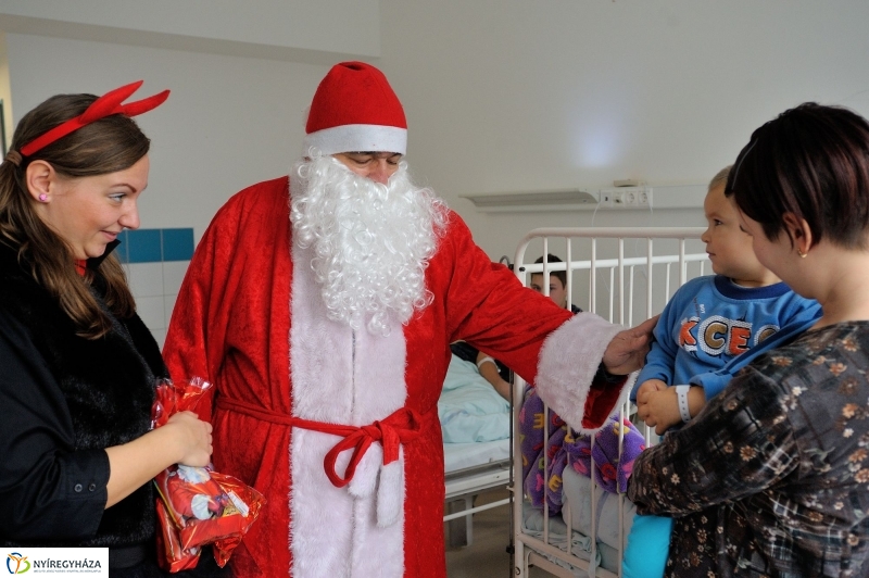 Mikulás a Jósa András Kórházban