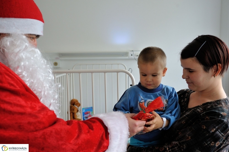 Mikulás a Jósa András Kórházban