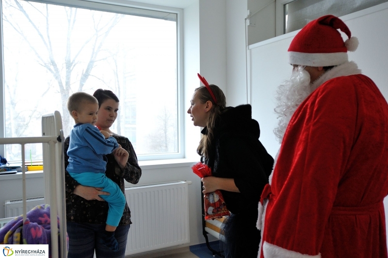 Mikulás a Jósa András Kórházban