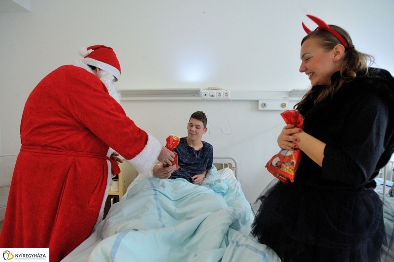 Mikulás a Jósa András Kórházban
