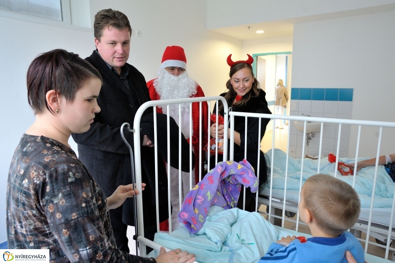 Mikulás a Jósa András Kórházban